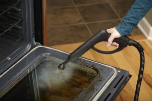 Einsatz vom Jolta Dampfreiniger in der Küche